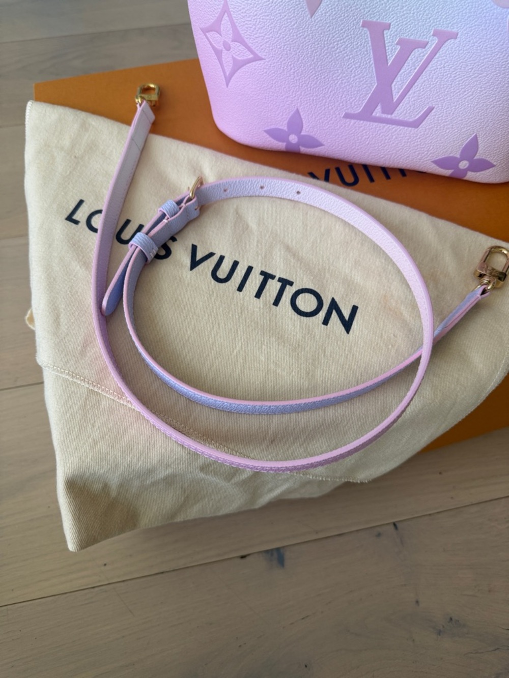 Louis Vuitton Pastel Pink Lavender Monogram Hobo Shoulder Bag - Picture 2 of 9